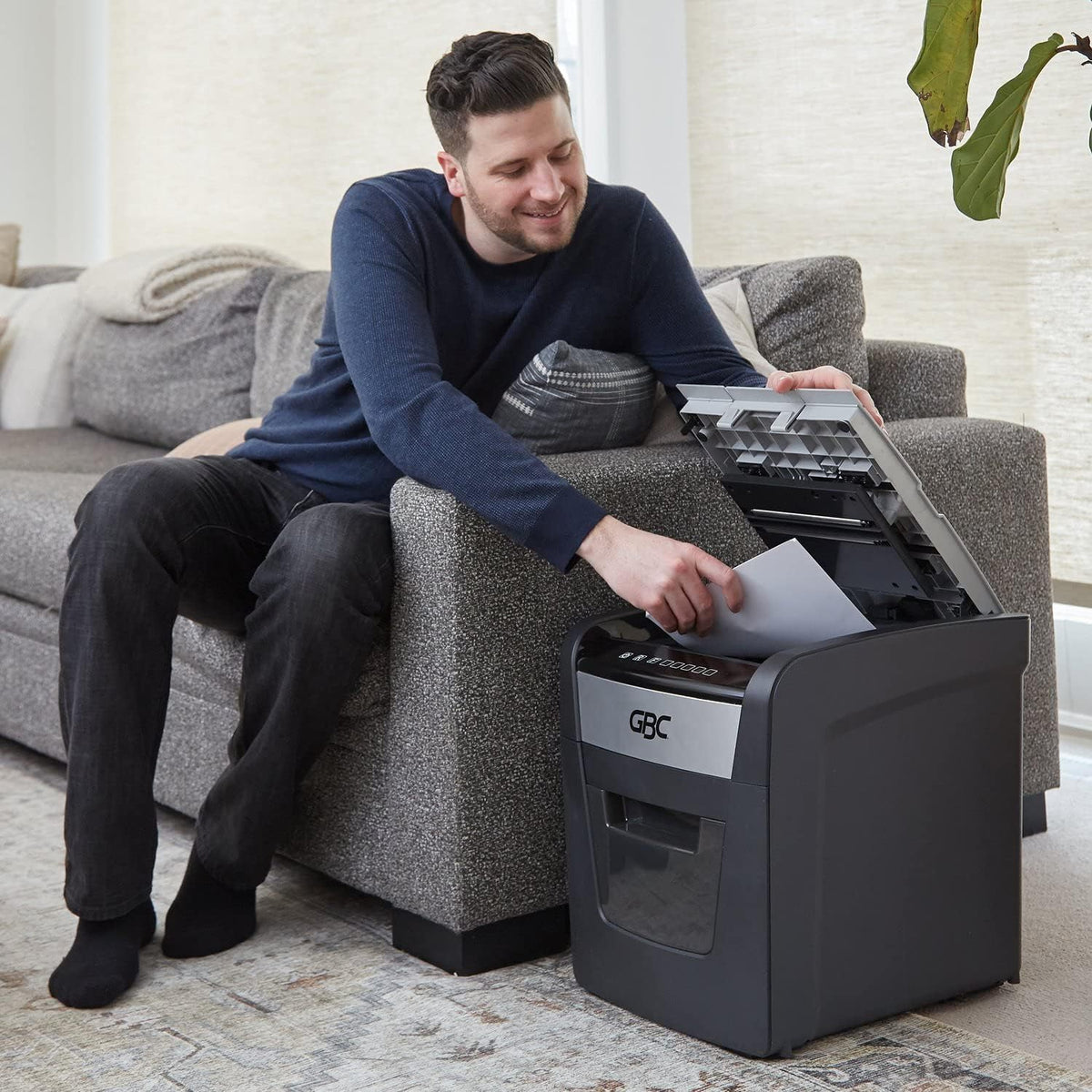 Auto Feed 100 Sheet Micro-Cut Paper Shredder O987171